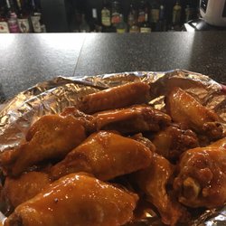 New England Tavern - One dozen medium wings