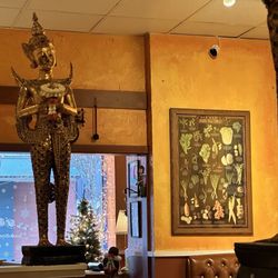 Thai House - Center of the restaurant looking towards the entrance