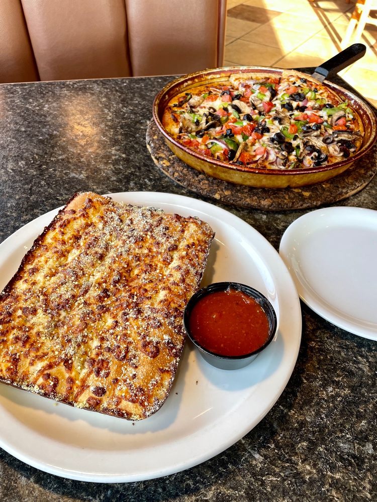 PIZZA HUT Updated September 2024 16 Reviews 2004 N Missouri St