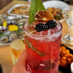 Off The Hook Raw Bar & Grill