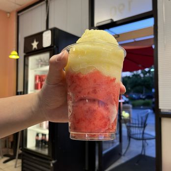 Tops Yogurt - Gunther's fruit freeze with pineapple and strawberry - Ice Cream & Frozen Yogurt Near Me - Elk Grove, California Tops Yogurt - Gunther's fruit freeze with pineapple and strawberry - Ice Cream & Frozen Yogurt Near Me - Elk Grove, California