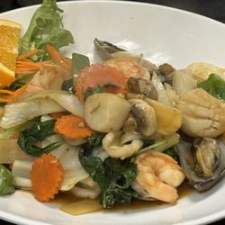 Thai Noodle Town - Spicy Basil with Seafood