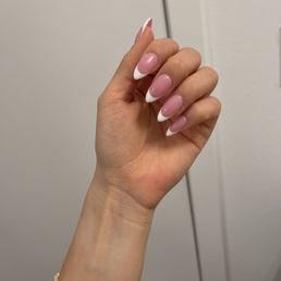 Gelx medium almond set. I believe the base color was Apres 408. Very happy! Gelx medium almond set. I believe the base color was Apres 408. Very happy!