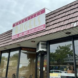 Manhasset Bagels - Exterior