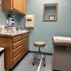 Edward Searle, MD - Exam room