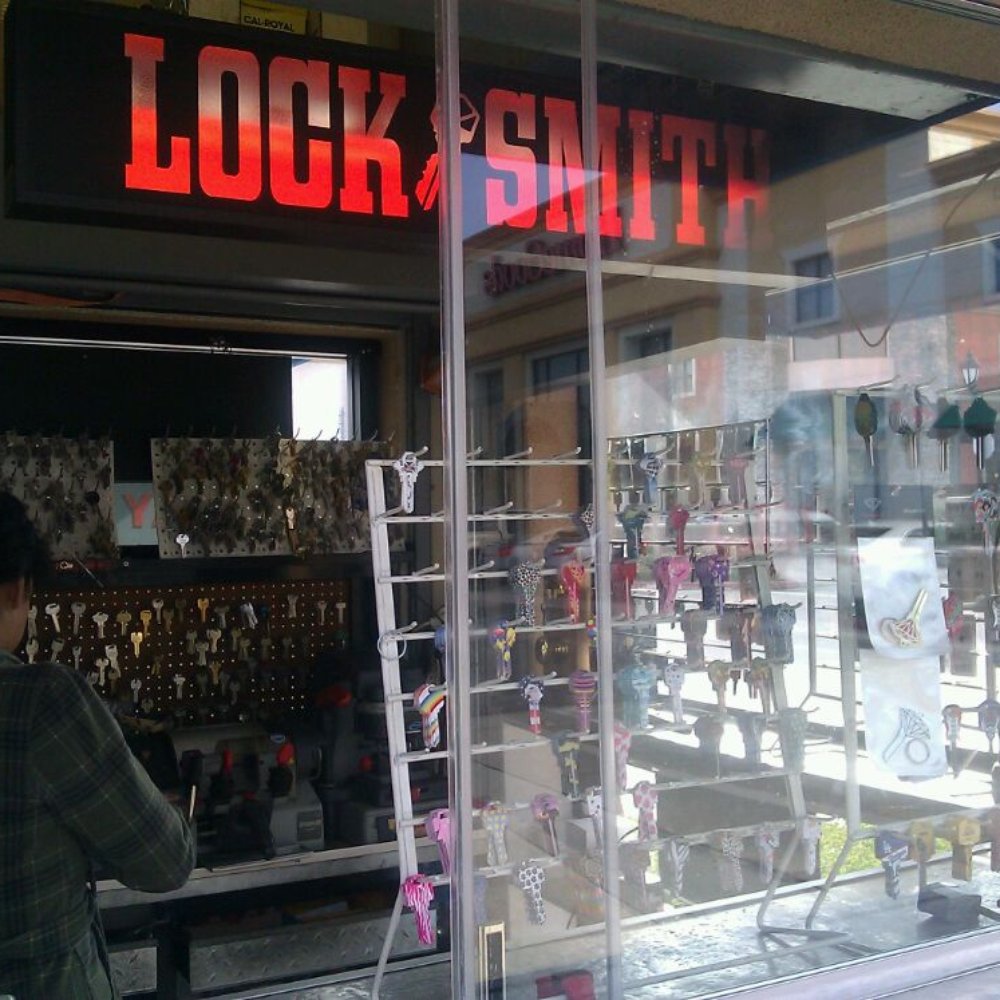 Safeway Locksmith - The service window - Keys & Locksmiths Near Me - Valencia, California