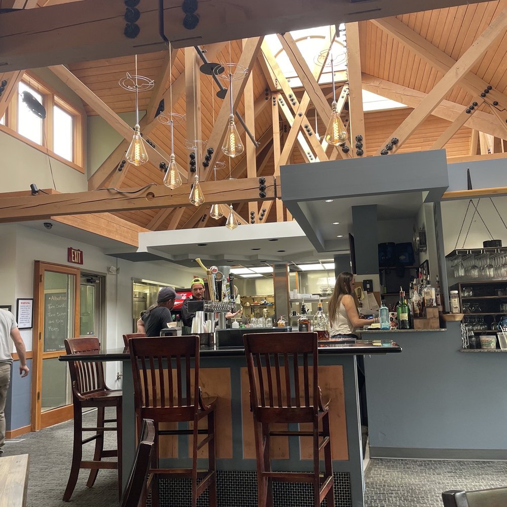 Albatross Restaurant - Bar area - American Near Me - Wasilla, Alaska