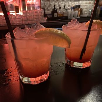 Bar 35 - Miss Chinatowns - Bars Near Me - Honolulu, Hawaii