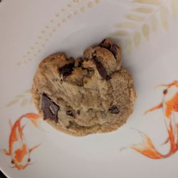 Insomnia Cookies - Chocolate chunk cookie