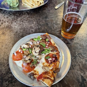 Grand Canyon Brewing Distillery - Pizza Slice with Beer - Grand Canyon Brewery and Distillery, Kingman, AZ - December 3, 2024 - Brewpubs Near Me - Kingman, Arizona Grand Canyon Brewing Distillery - Pizza Slice with Beer - Grand Canyon Brewery and Distillery, Kingman, AZ - December 3, 2024 - Brewpubs Near Me - Kingman, Arizona