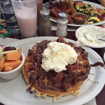 Le Vieux St-Laurent - Nutella waffle!!!! - Breakfast & Brunch Near Me - Montreal, Quebec Le Vieux St-Laurent - Nutella waffle!!!! - Breakfast & Brunch Near Me - Montreal, Quebec