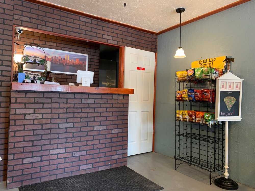 Mama Minto's Pizzeria Image