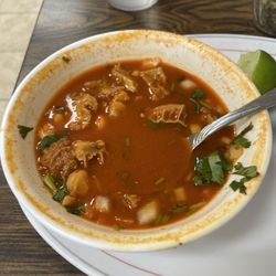 Polo's Cafe - menudo con grano.