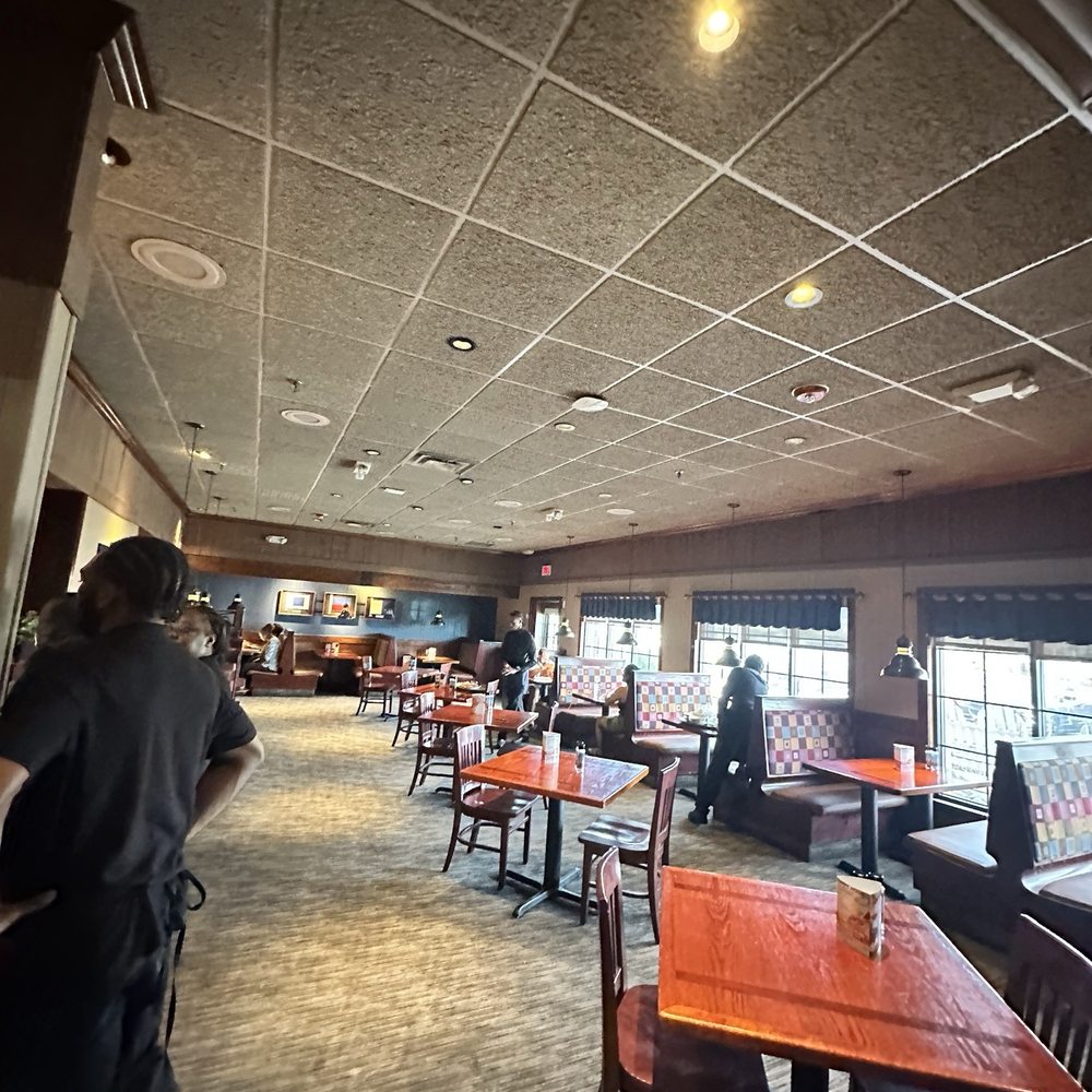 Red Lobster - Inside - Seafood Near Me - South Plainfield, New Jersey