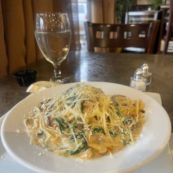 The Twisted Cork - Linguine Alfredo - Wine Bars Near Me - Grants Pass, Oregon