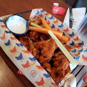 Kelseys Original Roadhouse - Large wings (15 pieces) - Comfort Food Near Me - Scarborough, Ontario