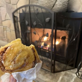 Bluesberry Bakery - Cinnamon roll - Bakeries Near Me - Lake Placid, New York