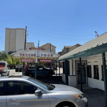 La Victoria - Exterior - Mexican Near Me - Dallas, Texas La Victoria - Exterior - Mexican Near Me - Dallas, Texas