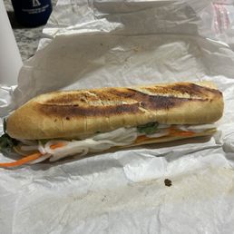 B2. GRILLED PORK / BÁNH MÌ THỊT NƯỚNG