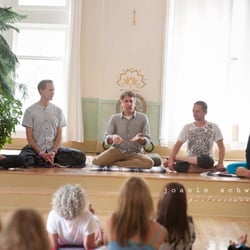 Telluride Yoga Center - Amazing panel of Scott Blossom, Karl Straub, Peter Sterios, Noah Mazé and Beryl Bender Birch during Telluride Yoga Festival 2014