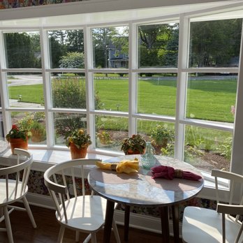 The Kent Collection - Flower/breakfast room - Hotels Near Me - Kent, Connecticut