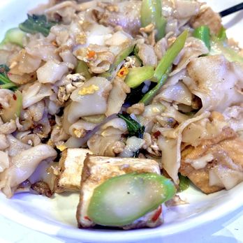 Maa Kiin - Pad See Ew with Tofu - Thai Near Me - Seattle, Washington Maa Kiin - Pad See Ew with Tofu - Thai Near Me - Seattle, Washington