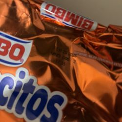 Fui a comprar lonche para la semana 02/20/25 las cosas que venden ya son vencidas tuve que tirar las tortillas porque traían mho