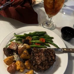 Irwin Indian Bistro - Filet mignon with roasted potatoes and green beans