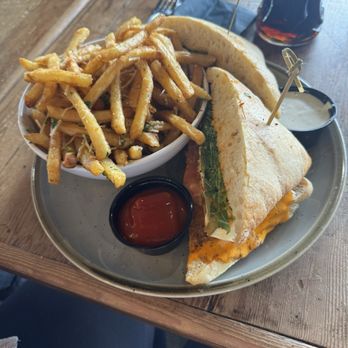 Finch - Spicy chicken sandwhich & truffle fries - American Near Me - Wildomar, California