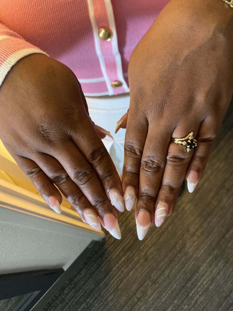 Hairnthangzbyzee Logo