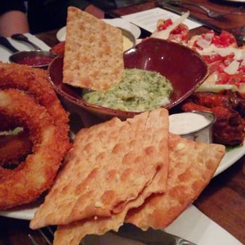 Hard Rock Cafe - Awesome spinach dip with this jumbo platter. Onion rings, chicken fillets and bruschetta. - American Near Me - Glasgow, GLG