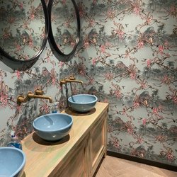Mitchell - The cool ladies room.
