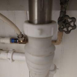 Huber Enterprises - Rusty cold water shutoff but NO hot water shutoff valve.