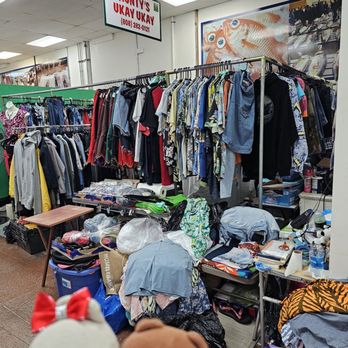 Aunty's Ukay Ukay - Packed with bargains! - Men's Clothing Near Me - Honolulu, Hawaii Aunty's Ukay Ukay - Packed with bargains! - Men's Clothing Near Me - Honolulu, Hawaii