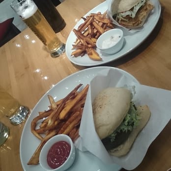 Sol - Mediocre food.  Tiny portions,  dry hamburger. - Cafes Near Me - Konstanz, BW