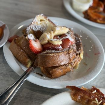 Loaded Cafe - French Toast Strawberry - Breakfast & Brunch Near Me - Gardena, California