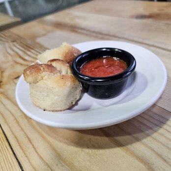 Muzzarella Pizza & Italian Kitchen - Garlic Knots - Pizza Near Me - Orlando, Florida Muzzarella Pizza & Italian Kitchen - Garlic Knots - Pizza Near Me - Orlando, Florida