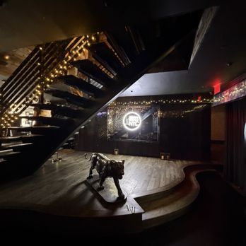 230 Fifth Rooftop Bar - Cocktail Bars Near Me - New York, New York