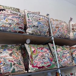 BUDD+FINN - Hand-designed Pillows