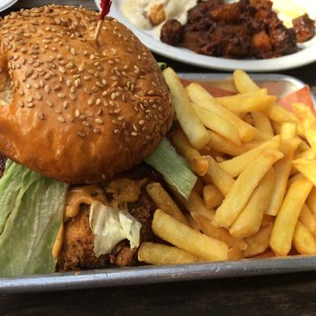 Morgan's Brooklyn Barbecue - Fried chicken sandwich - Barbeque Near Me - Brooklyn, New York
