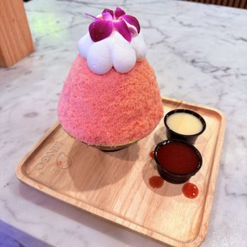 MNGO cafe - Strawberry kakigori - Desserts Near Me - San Diego, California