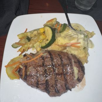 Florida's Fresh Grill - 10ox sirloin with seasonal veggies and Yukon gold mash potatoes - Seafood Near Me - Cocoa Beach, Florida Florida's Fresh Grill - 10ox sirloin with seasonal veggies and Yukon gold mash potatoes - Seafood Near Me - Cocoa Beach, Florida