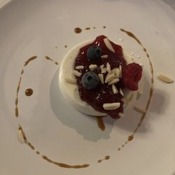 Da Luigi - Panacotta mit Erdbeermarmelade