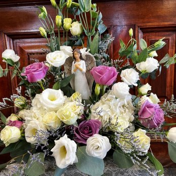 Van Wees Mostly Roses - Photo - Florists Near Me - Woodstock, Ontario Van Wees Mostly Roses - Photo - Florists Near Me - Woodstock, Ontario