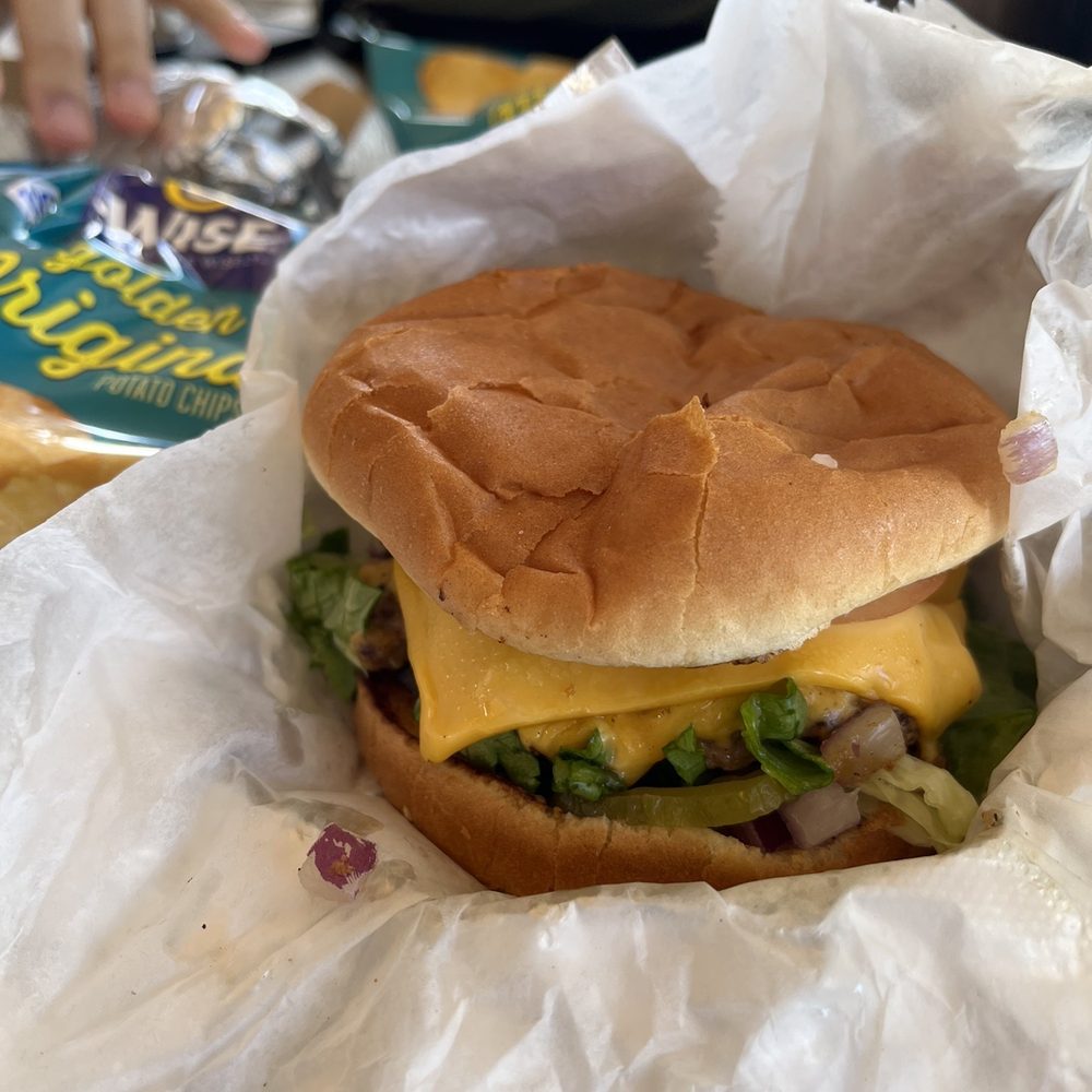 Sapphire Beach Bar - Cheeseburger - Burgers Near Me - Smith Bay, Virgin Islands