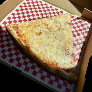 500 Degrees New York Style Pizzeria - South Blvd - Cheese slice - Pizza Near Me - Charlotte, North Carolina