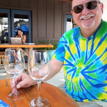 J Dusi Wines - Wine tasting at J Dusi. - Wine Tasting Room Near Me - Paso Robles, California J Dusi Wines - Wine tasting at J Dusi. - Wine Tasting Room Near Me - Paso Robles, California