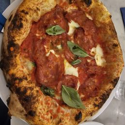 Salami pizza