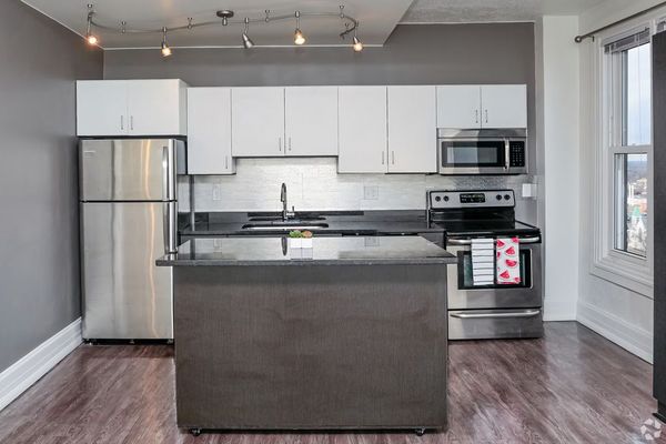 Briggs Houze by null