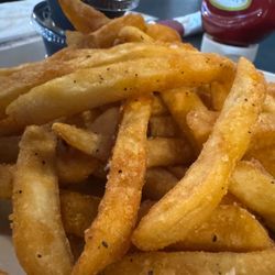 Coach's Corner Tavern & Table - Fries are really great, with nice seasoning